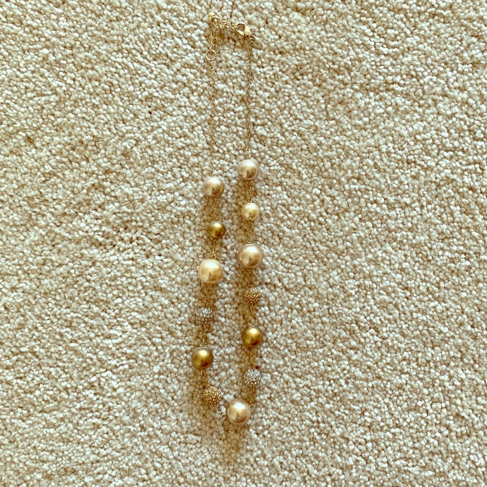 Gold pearl necklace